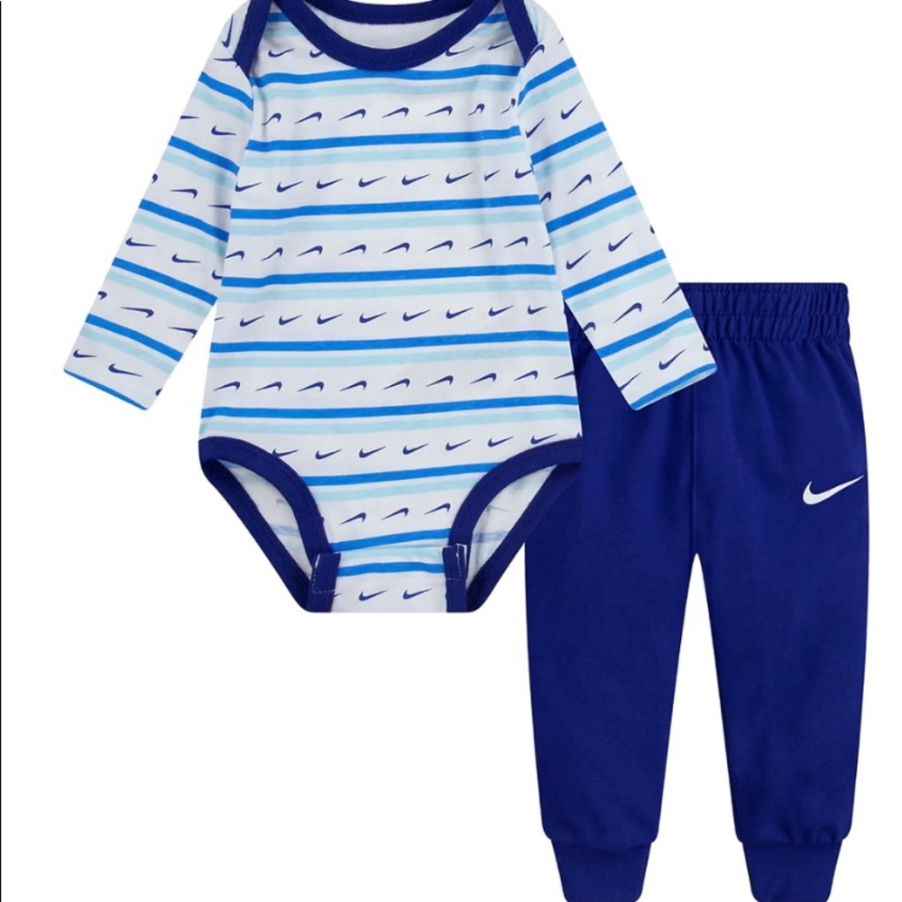 Nike swoosh set